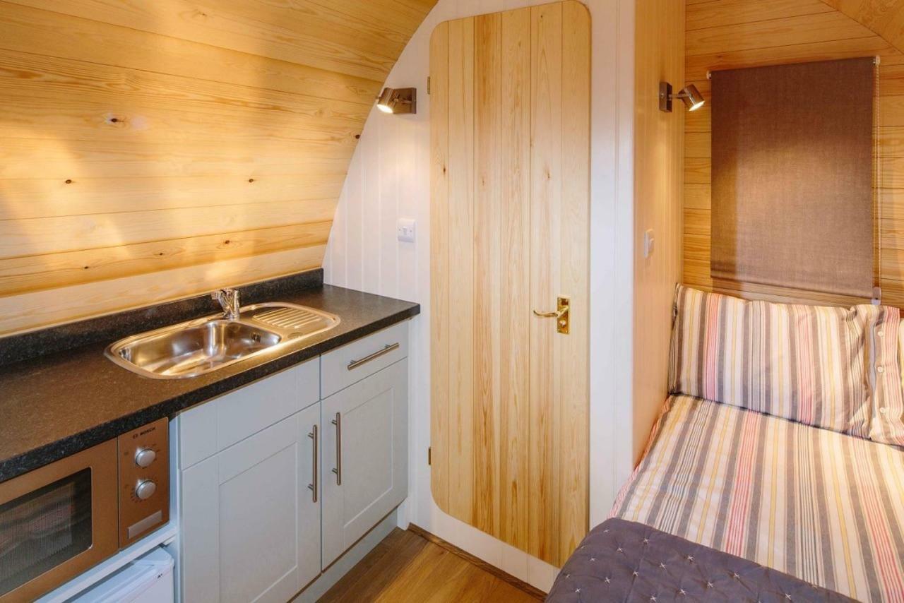 Lupin Glamping Pod Hotell Cheltenham Exteriör bild